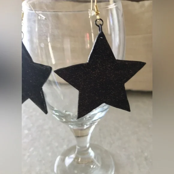 Large Black Stars with gold glitter accents handcrafted statement earrings ✨⭐️🖤 - Picture 11 of 13